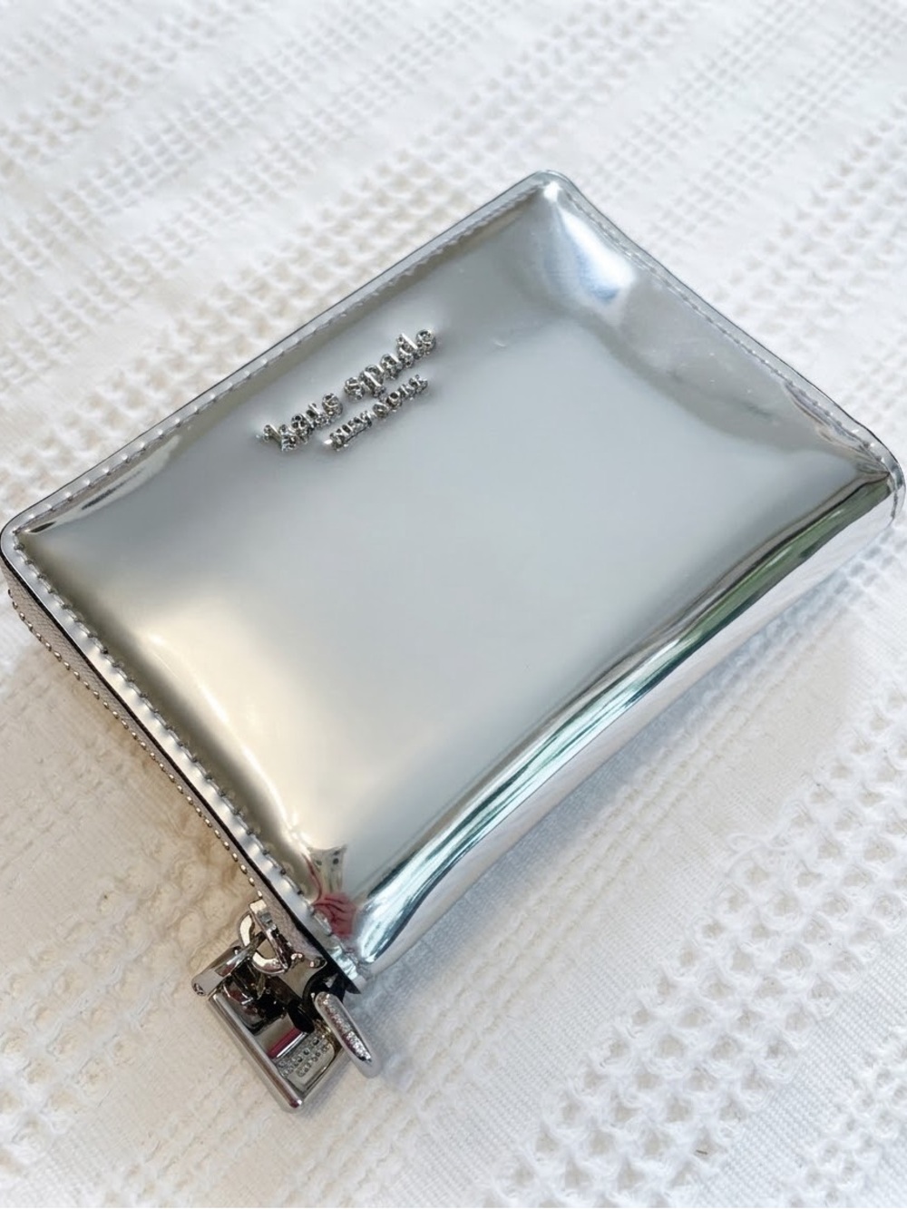 🆕 NWT Kate Spade Metallic Silver Natasha 2025 Compact Wallet Mirror Finish K|723